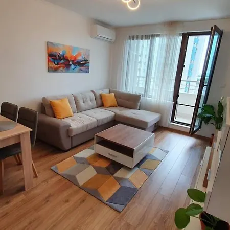 Brand New Luxury In Zornitsa Daire